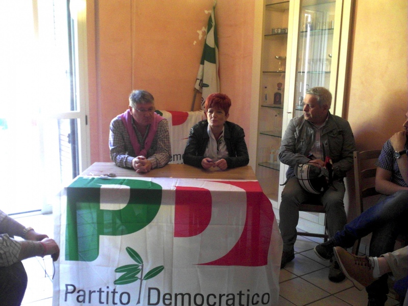 L'onorevole Laura Venittelli con gli elettori per spiegare le scelte del Pd in Parlamento
